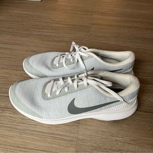 Nike Flex Sneakers